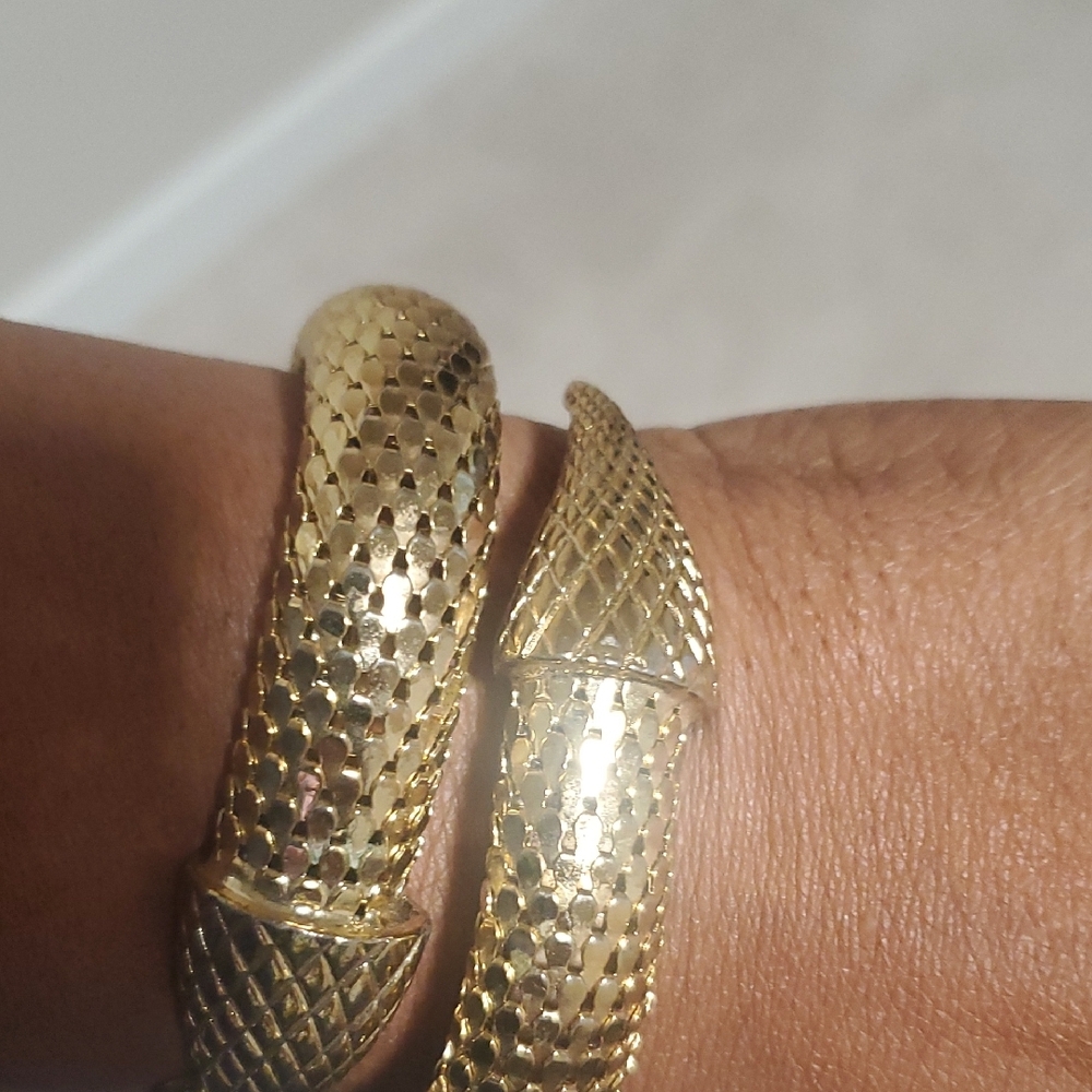 Rare Whiting & Davis Gold-Toned Snake Bracelet - Picture 5 of 6